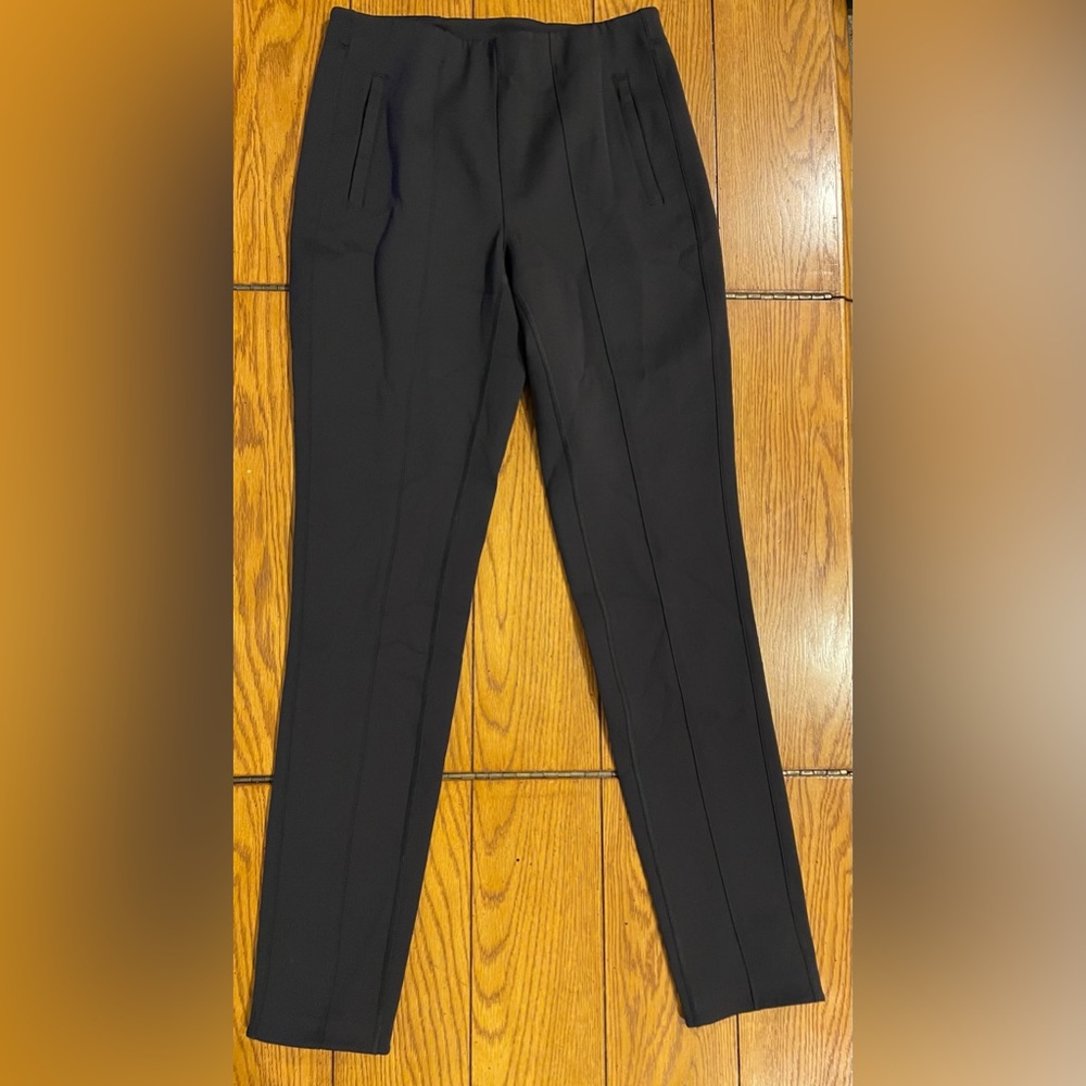 EUC Lululemon Dress Black Pull on Pant, size 8, secure front pockets